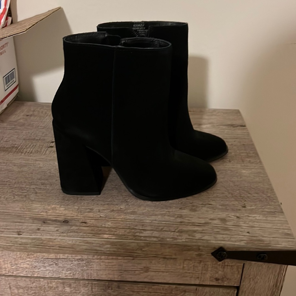 Jessica Simpson burdete black suede booties